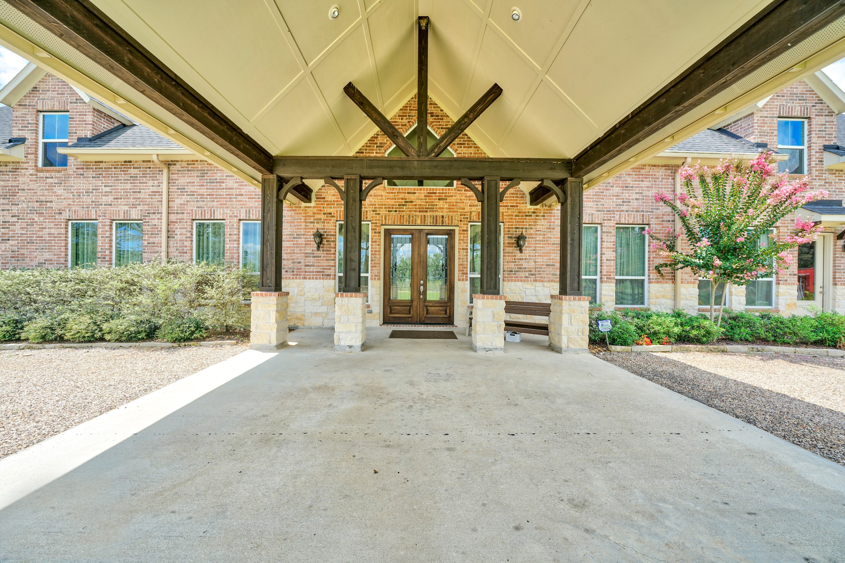 Covered portico entrance to Magnolia Manor Retreat